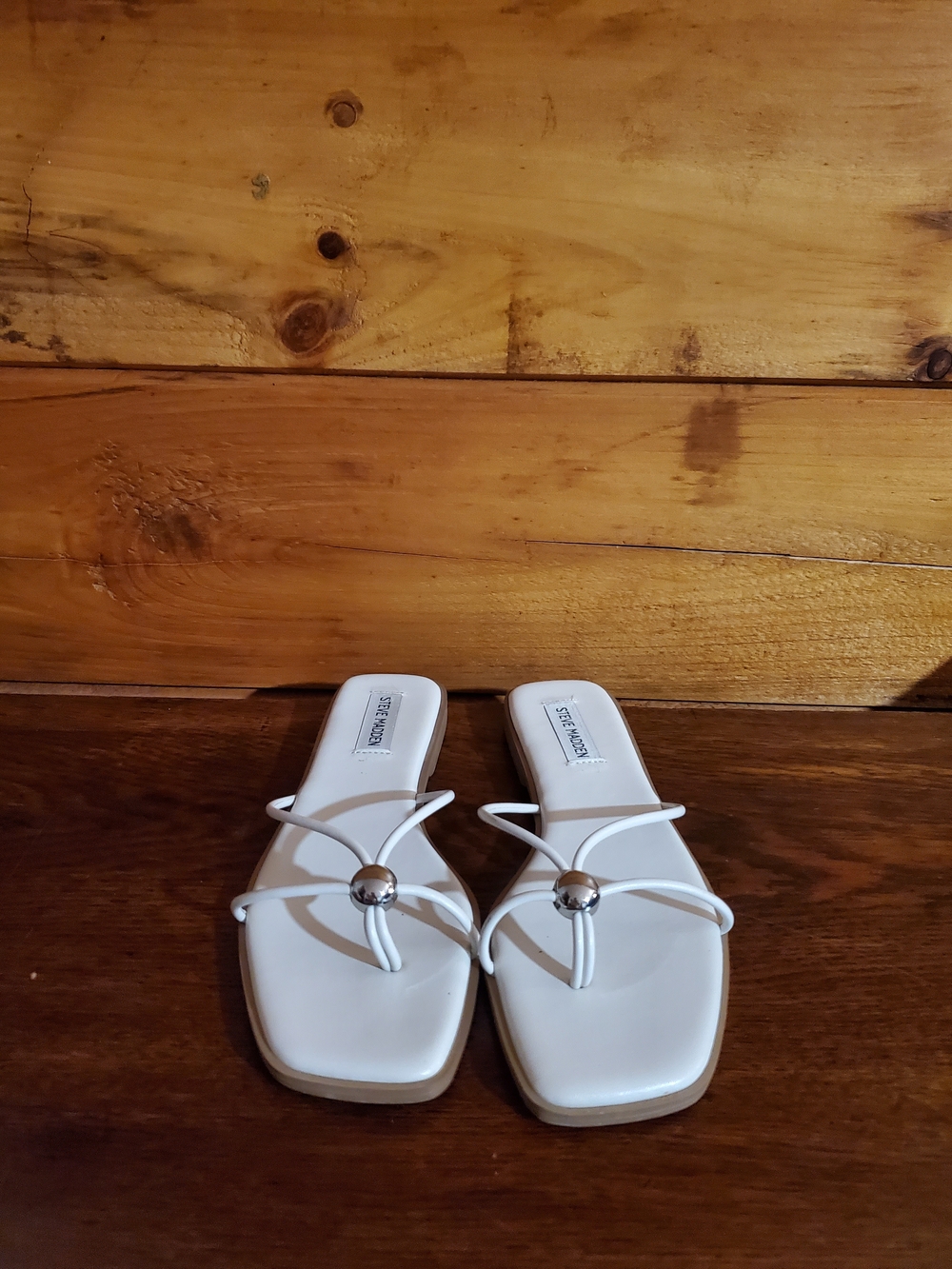 Steve Madden White Strappy Toe-Ring Sandals with Metallic Accent